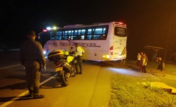 En Melgar expulsan bus lleno turistas que se fueron de paseo