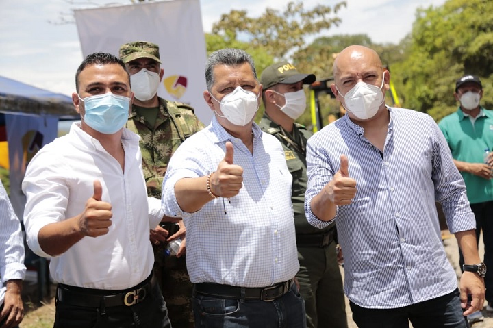 Orozco se comprometió a pavimentar totalmente la vía Ibagué - Rovira