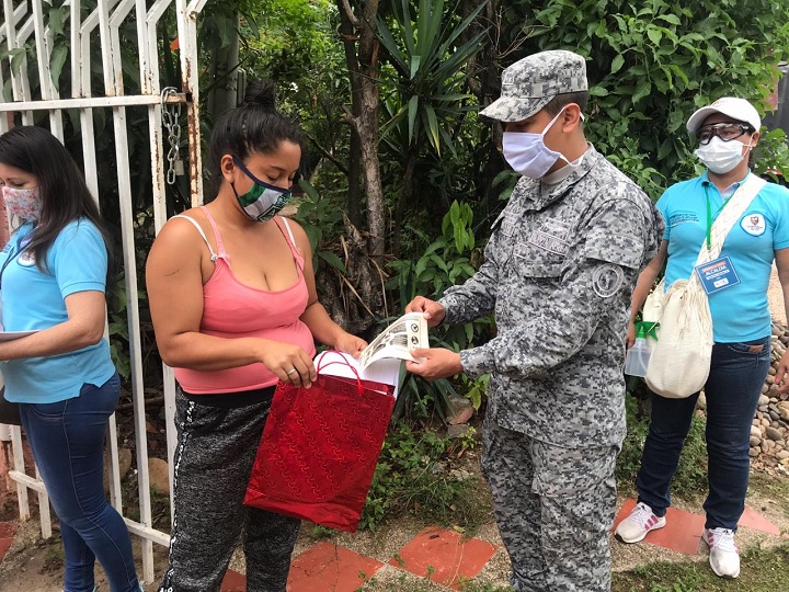 Habitantes de La Colorada en Melgar recibieron ayudas de la Fuerza Aérea Colombiana