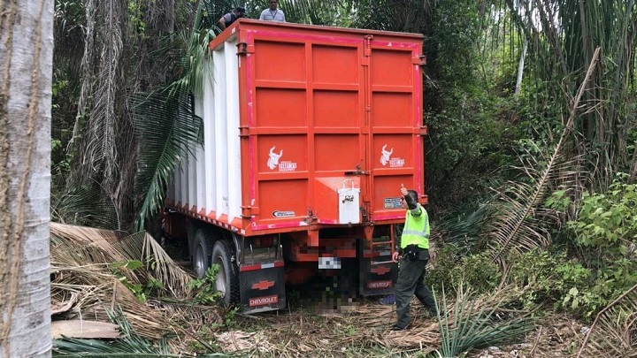 Camión y cargamento de huevos recuperados por la Policía en Melgar