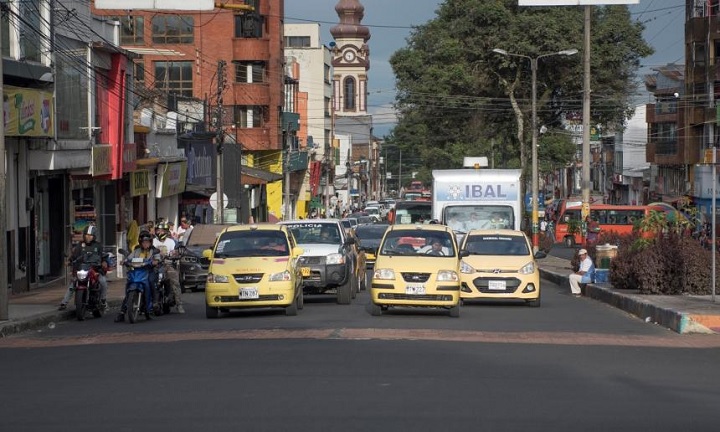 Habrá pico y placa para carros en los días de toque de queda continuo