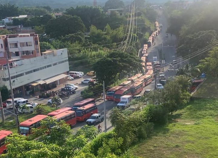 "Estamos totalmente quebrados": transportadores de Ibagué en paro