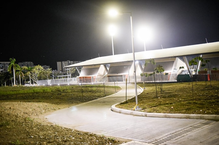 Hurtado entregó las obras de urbanismo y paisajismo del Parque Deportivo