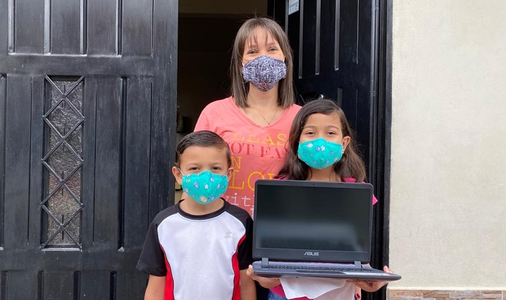 Gobernación del Tolima entregó computadores para clases virtuales a niños