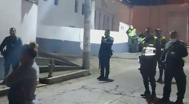Denuncian excesos de policía en Santa Isabel