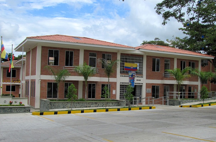 Colegio Cisneros y la protesta de los padres de familia