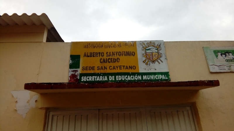 Por la llegada tarde de dos estudiantes a clase del Alberto Santofimio, se forma 'sipote problema'