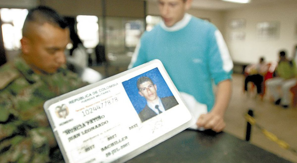 Exigir la libreta militar para poder trabajar, a punto de abolirse