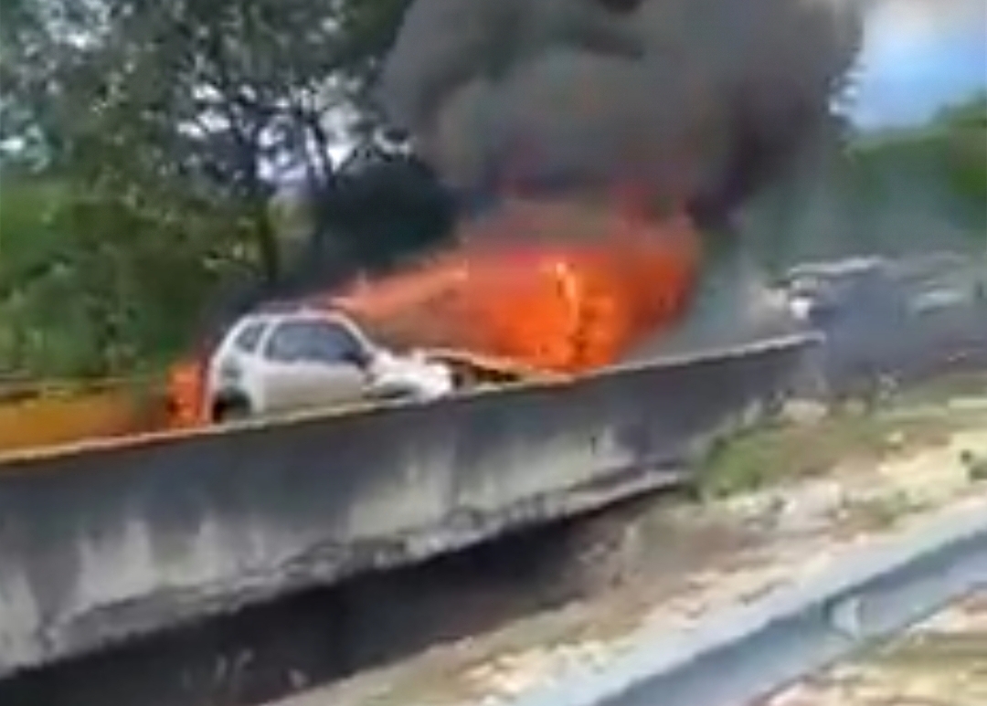 Conductor murió calcinado por accidente en la vía Bogotá - Melgar