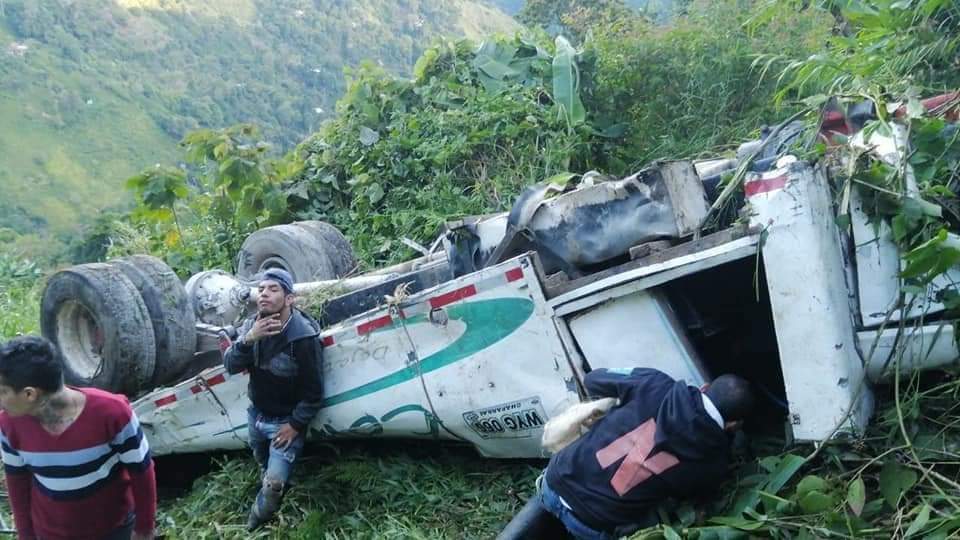 Accidente de bus escalera en Chaparral dejó por lo menos 26 heridos y cuatro fallecidos