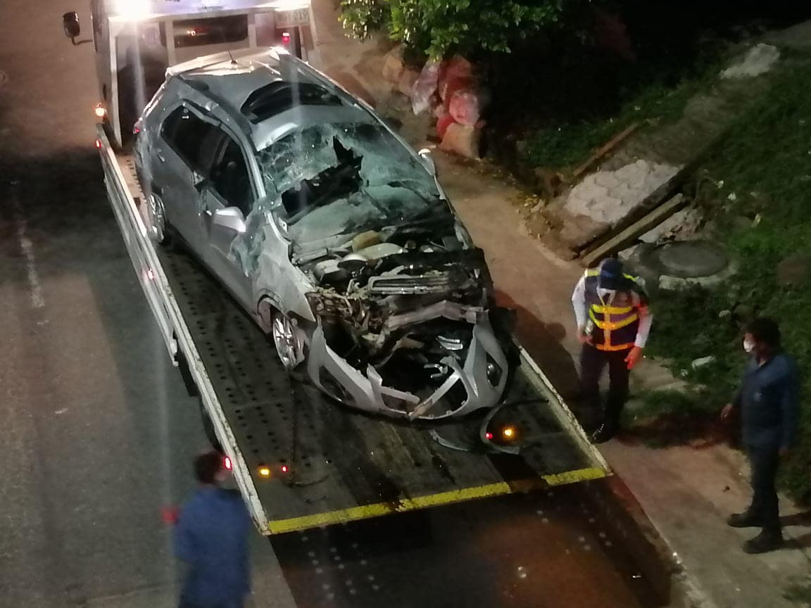 Autoridades investigan accidente que deja un muerto y seis heridos