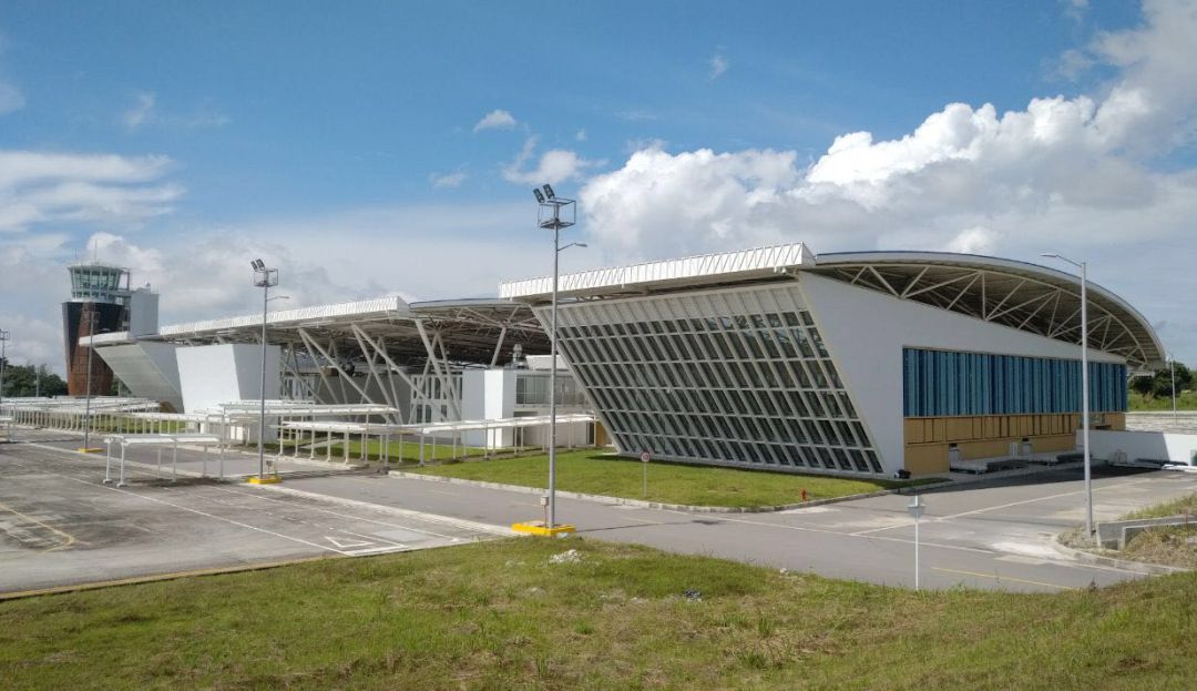 ¿Qué pasó en el aeropuerto Perales este viernes?
