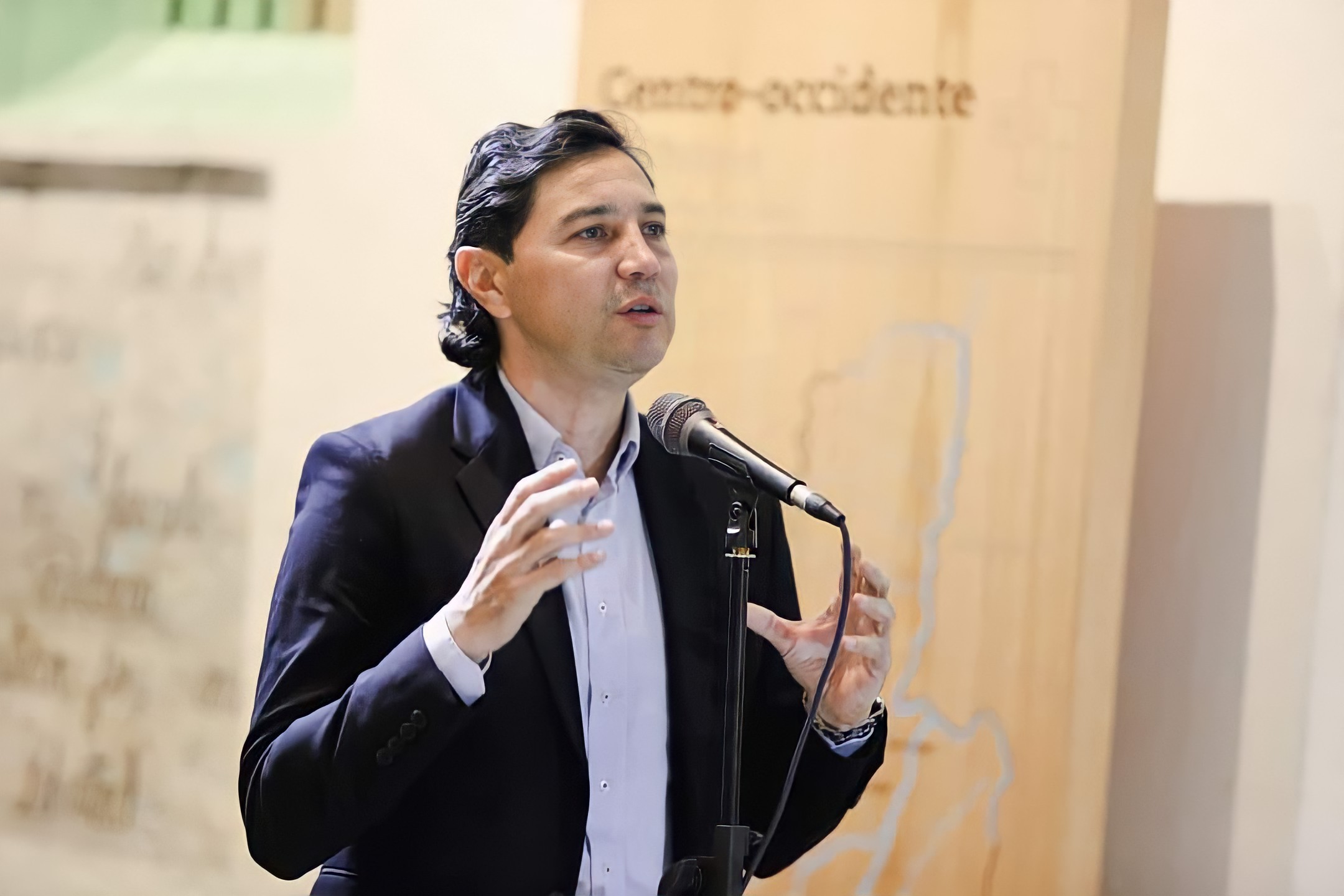 Alcalde Hurtado, basta de gobernar con el espejo retrovisor