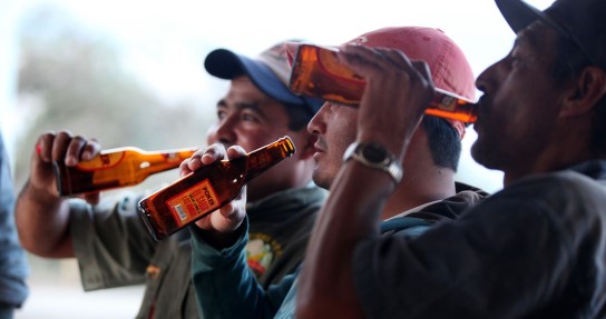 Ojo con lo que toma este fin de año, ¿Cómo saber si su licor es adulterado?