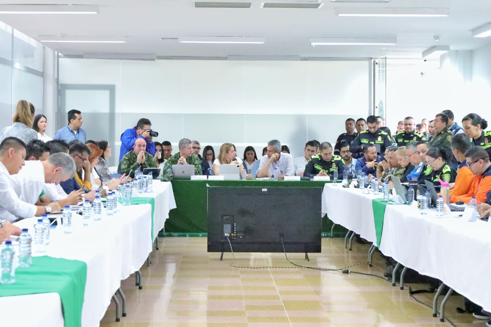 Gobierno nacional y departamental colaboran en conjunto frente a alerta del Ruíz