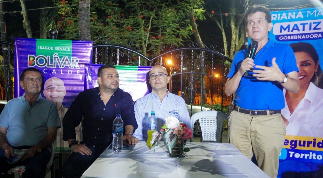 Alfredo Bocanegra llega a apoyar a su amigo Jorge Bolívar