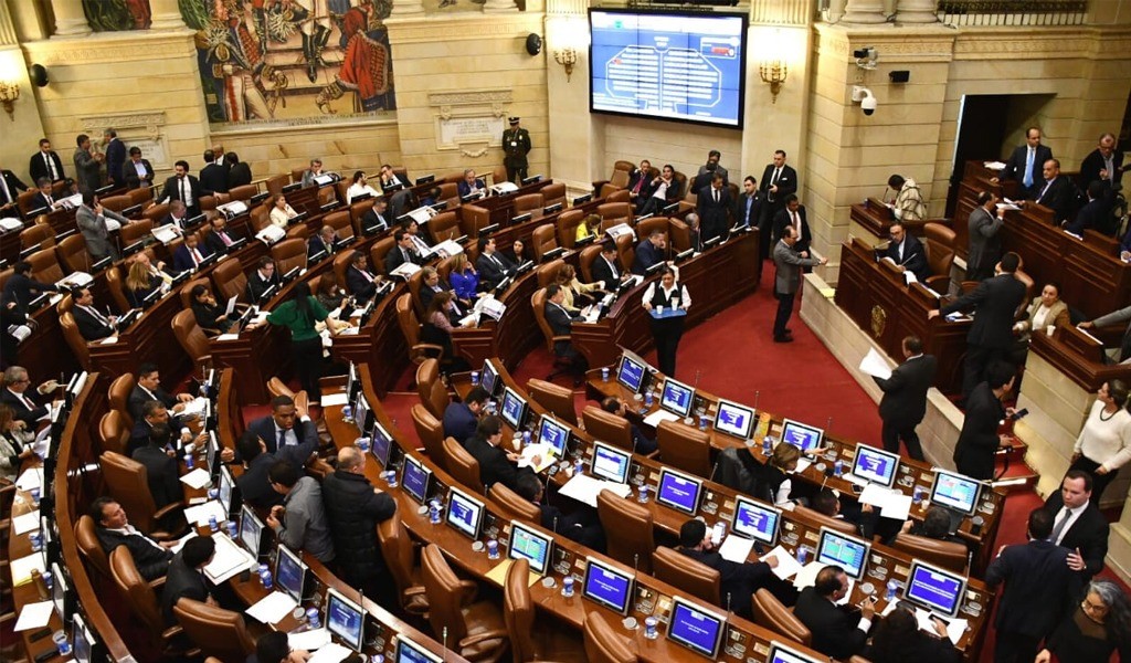 Aprueban en primer debate el proyecto que baja el sueldo de los congresistas