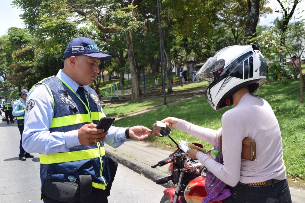 Atención motociclistas: ahora deberán usar chaleco o prenda reflectiva todo el día
