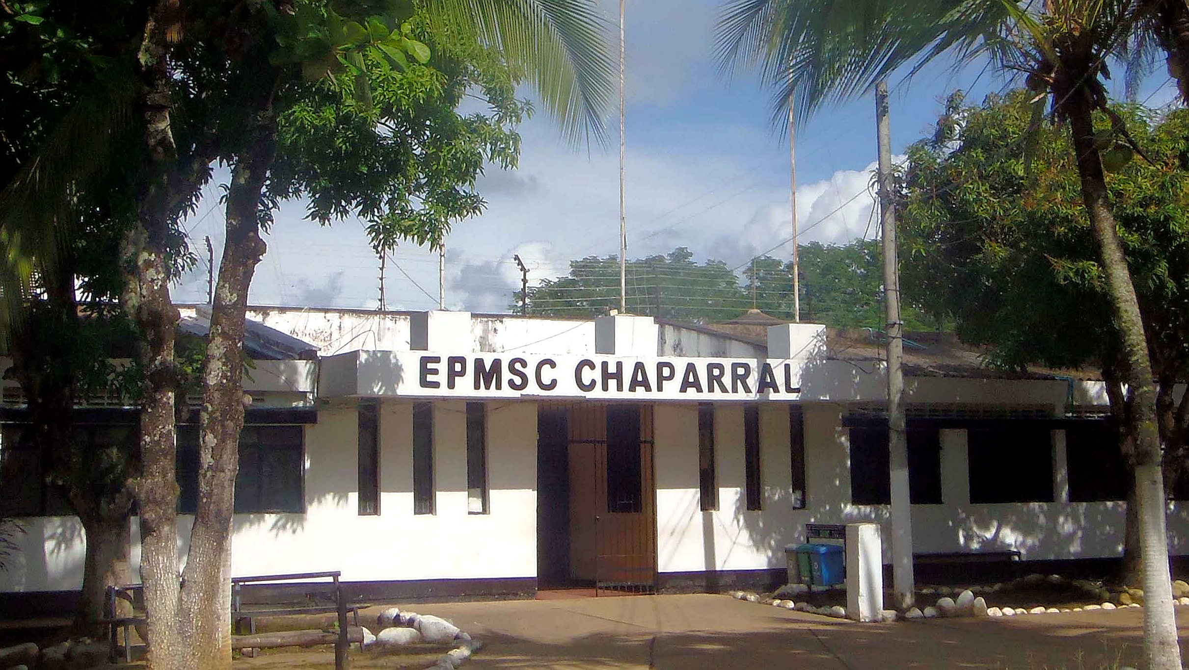 Atienden presunta intoxicación de 128 presos en cárcel de Chaparral