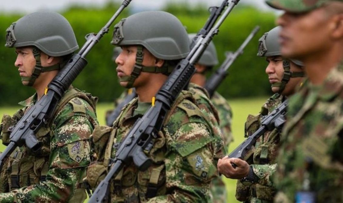 Aumento del 30% al 50% la bonificación mensual para soldados, auxiliares de Policía que prestan servicio militar