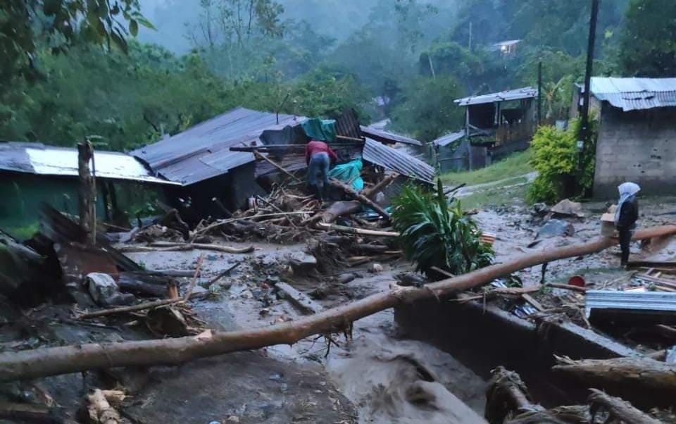 Avalancha arrasó por lo menos 20 viviendas en zona rural de Chaparral