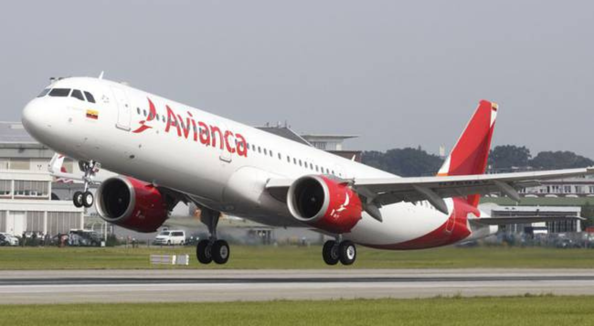 "Avianca me devolvió la maleta saqueada": denuncia el escritor Jorge Eliecer Pardo