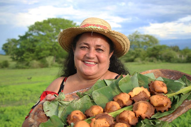 Bizcochuelo tolimese: una tradición con sabor a aguardiente y celebración