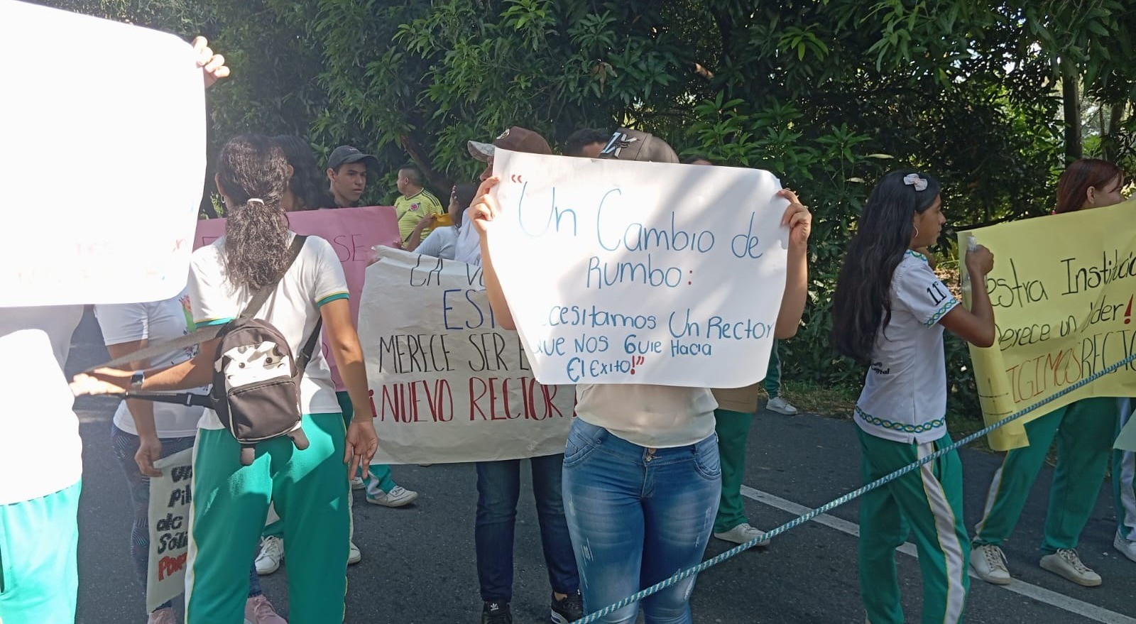Bloqueada la vía Chicoral - El Espinal de manera indefinida por estudiantes de El Espinal