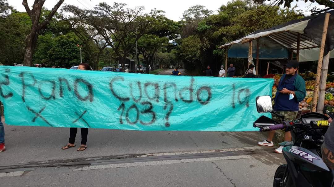 Bloquean la avenida Ambalá por retrasos en las obras de la calle 103