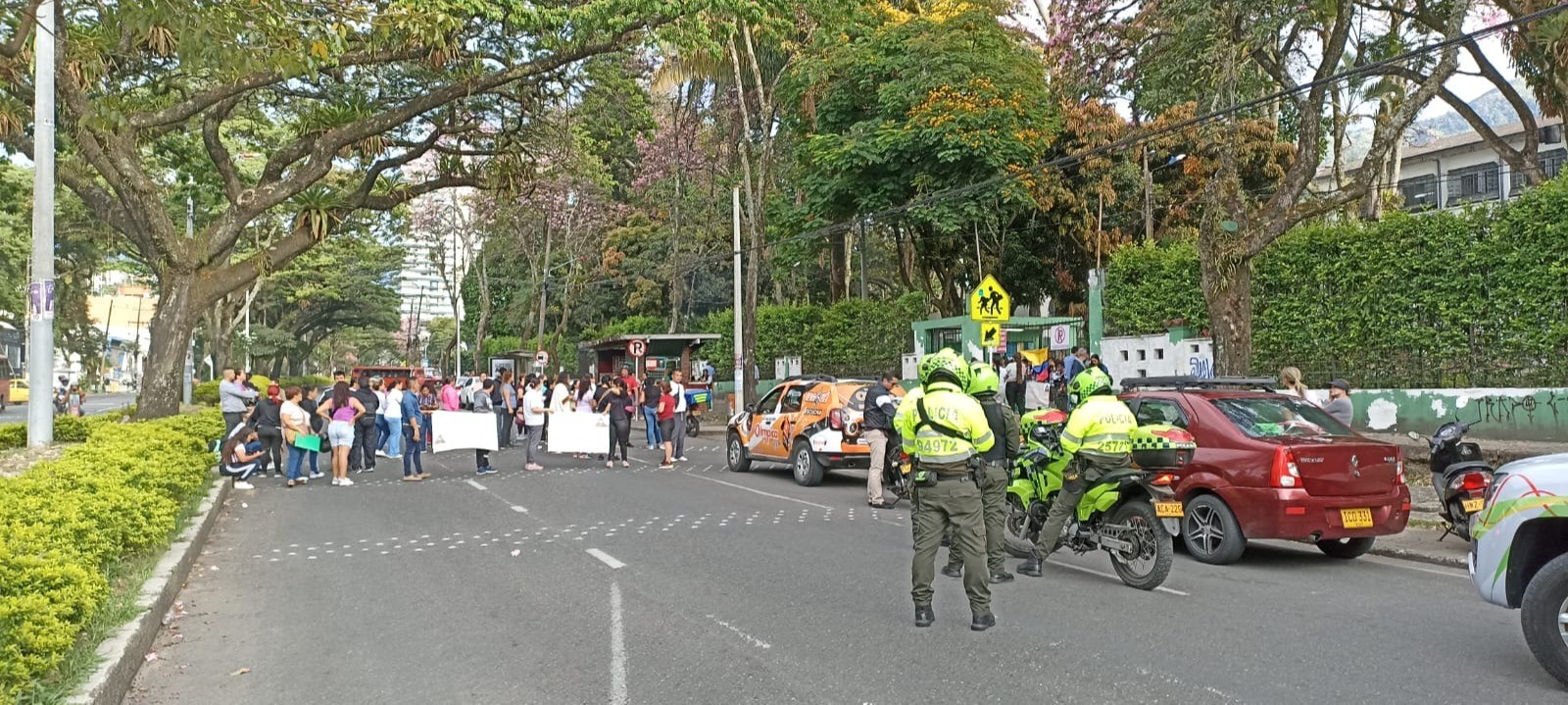 Padres de familia piden cambio de la Rectora del colegio San Simón