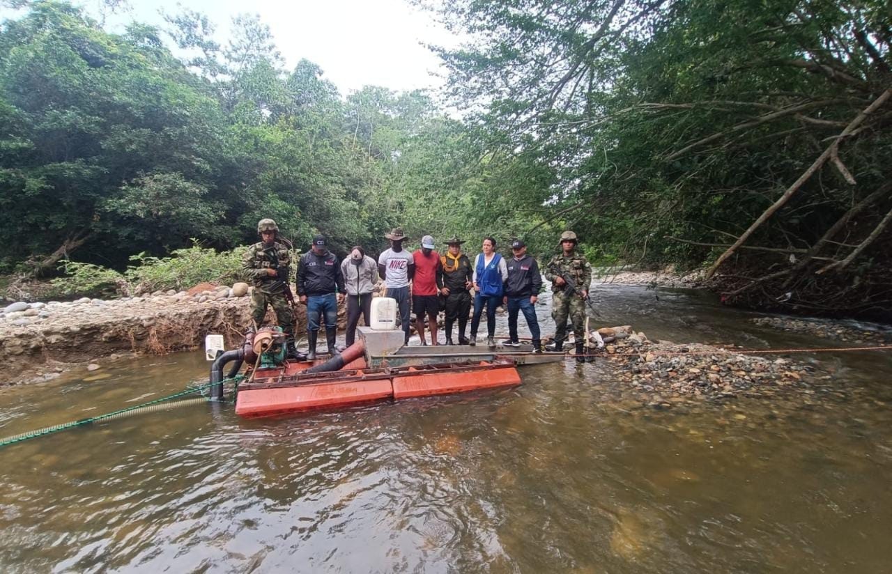 Capturan a tres hombres por explotación ilegal de oro en Venadillo