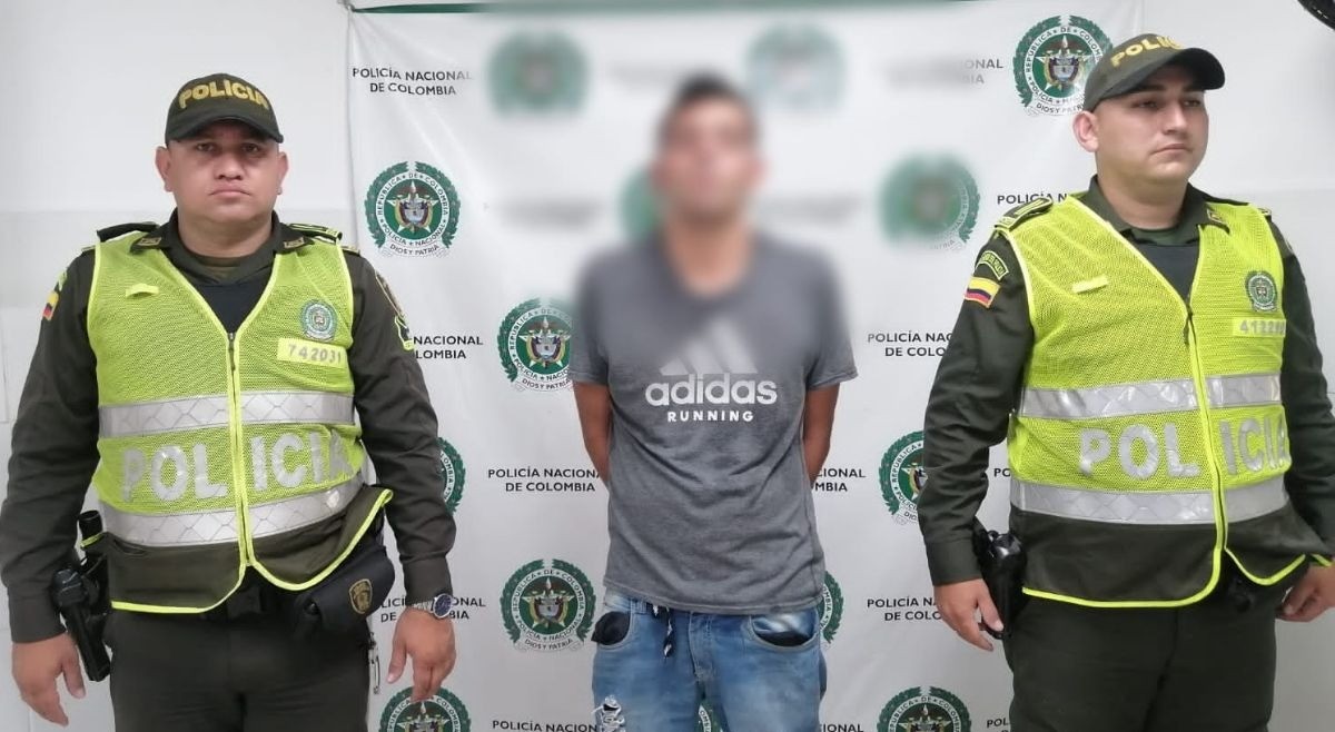 Capturan hombre por apuñalar a policía