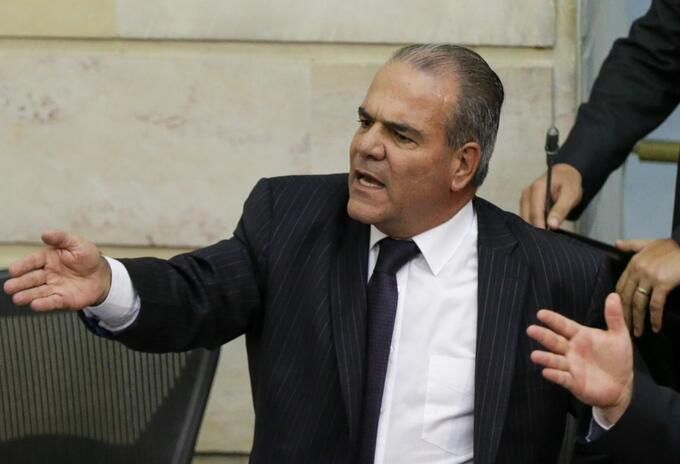 Polémica por nombramiento de hija de senador