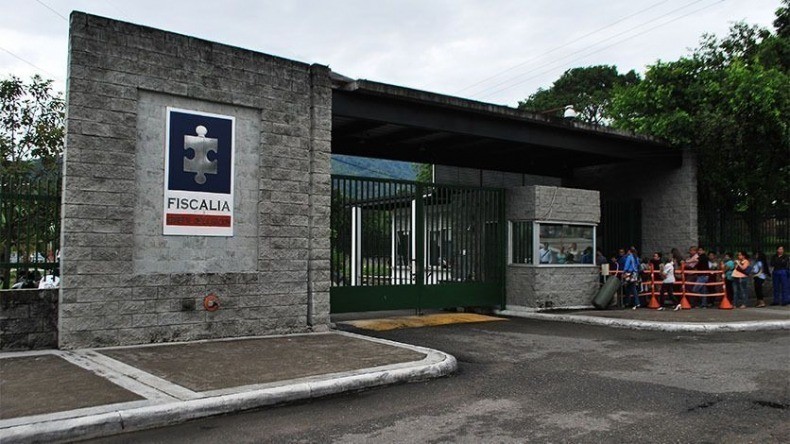 Rechazo a la Fiscalía por intimidar a la revista Raya