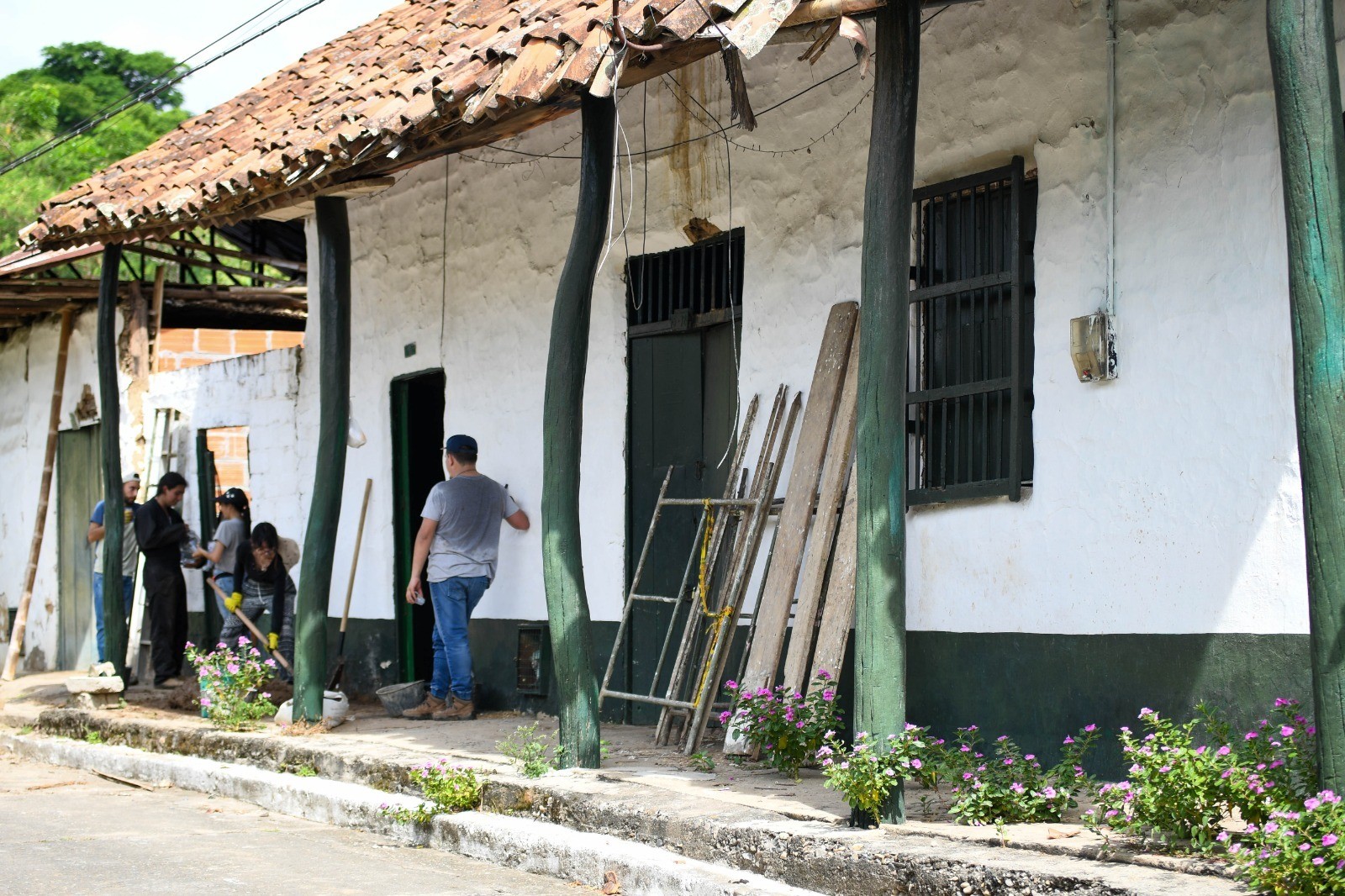 Voluntarios restauraron fachadas de casas coloniales en Ambalema