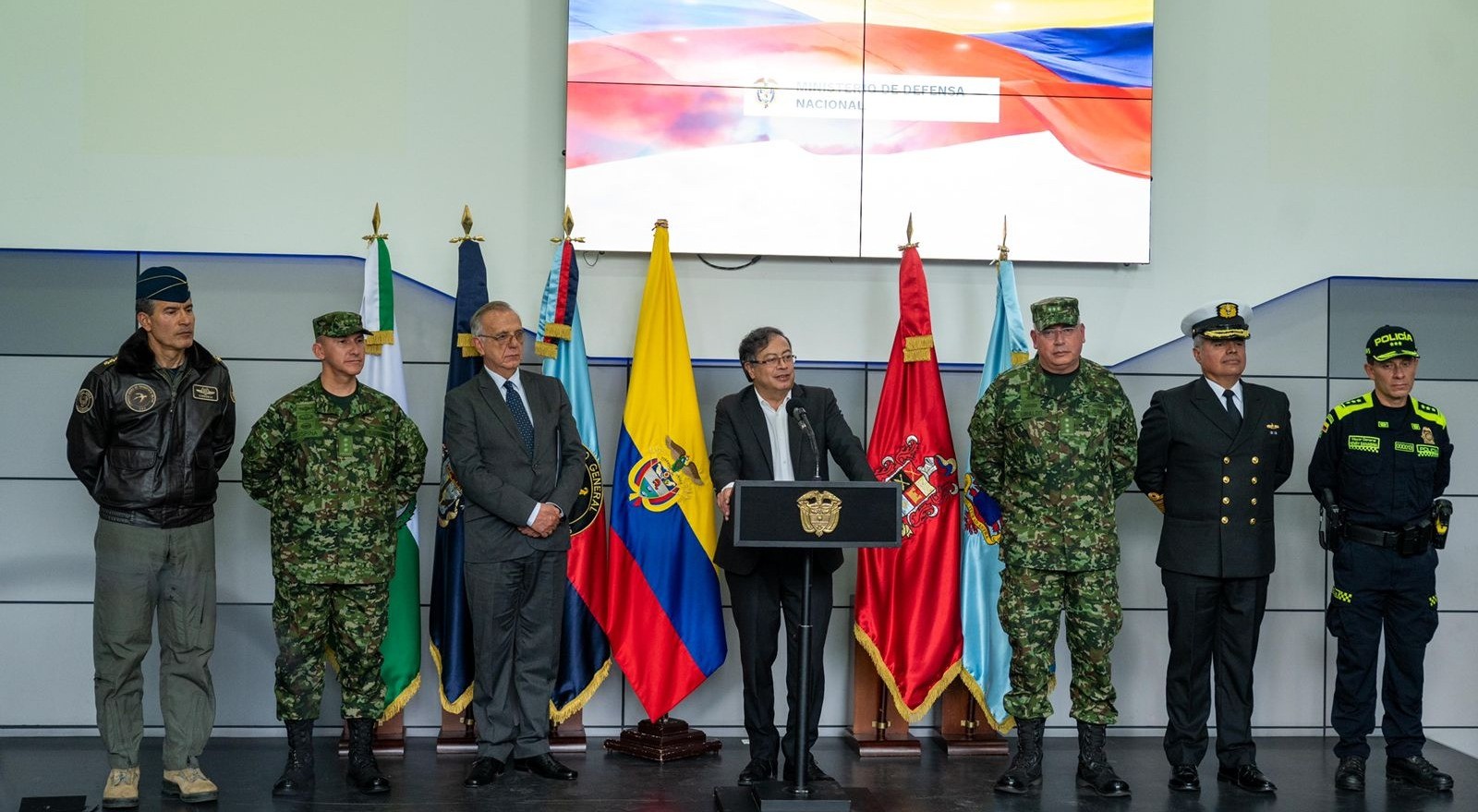 "Cero violación de derechos humanos": la orden del presidente Petro a la Cúpula Militar
