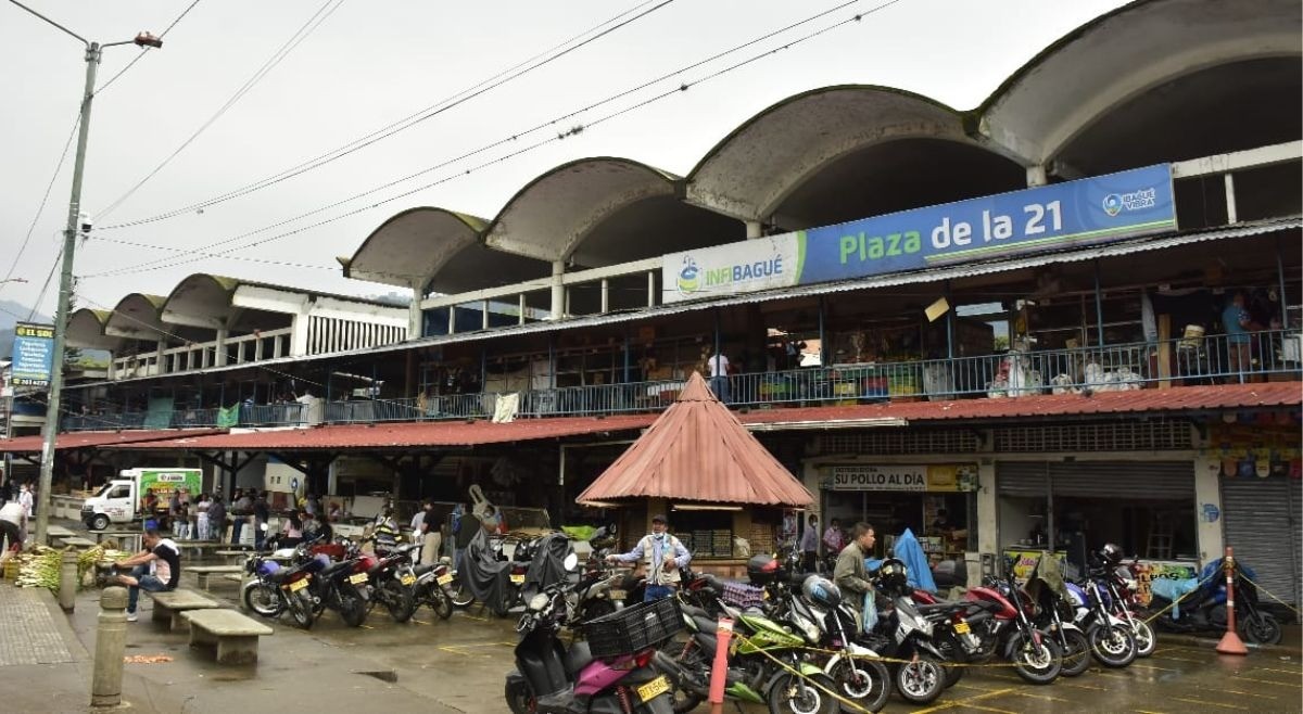 La guerra entre los supermercados contra las plazas