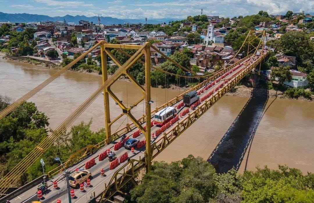 Cierran temporalmente el puente Mariano Ospina entre Girardot y Flandes