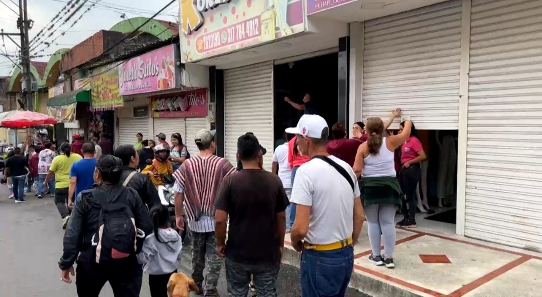 Caos en el centro de Ibagué por bloqueos viales de vendedores ambulantes