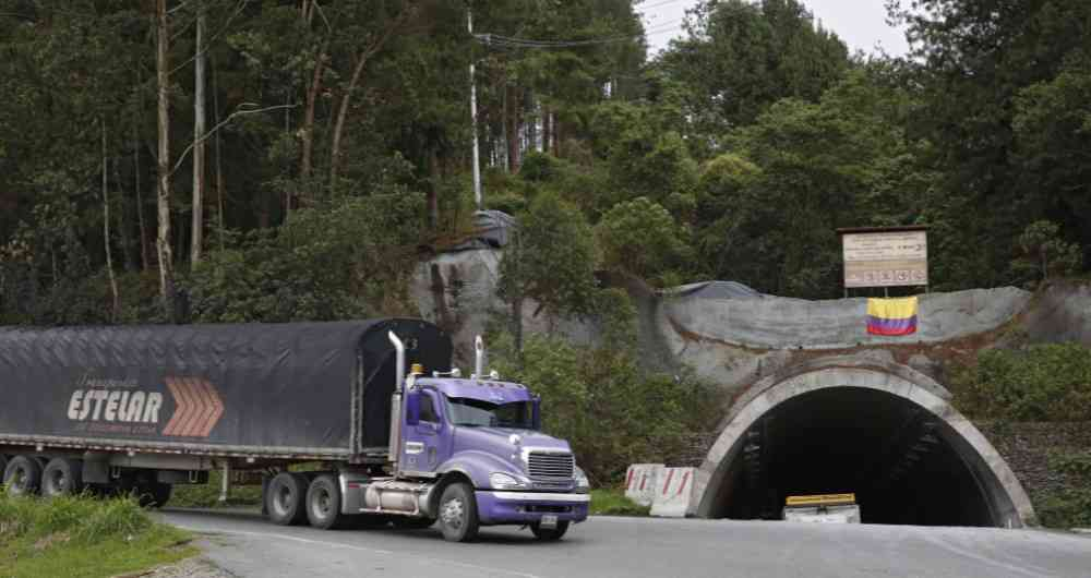 Cierre temporal vía Calarcá-Cajamarca