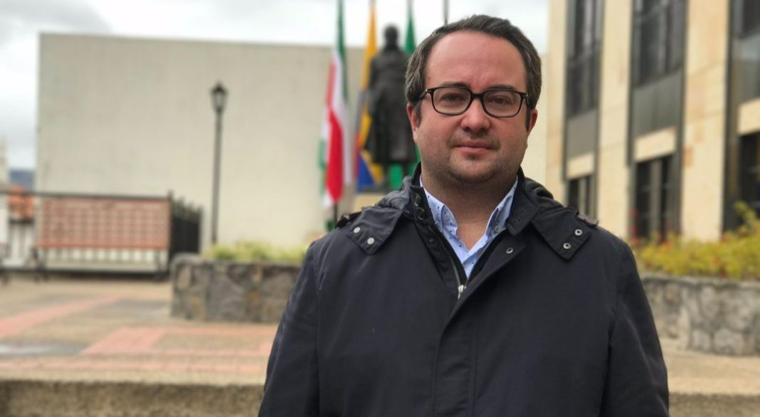Investigan a senador uribista por presunta corrupción en el Tolima