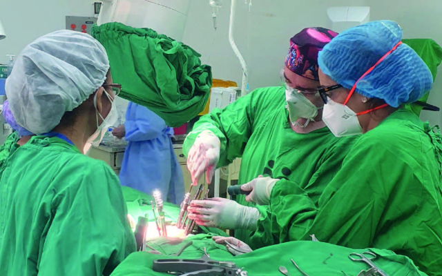 Cirugía de vertebrectomía practicada en el Tolima es noticia nacional