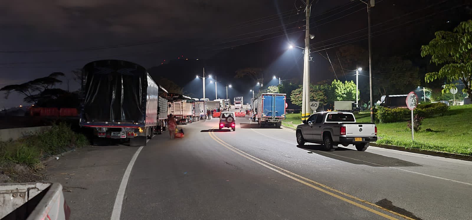 "Comerciantes de Ibagué aprovechan el paro para subir el precio de los productos": denuncian camioneros