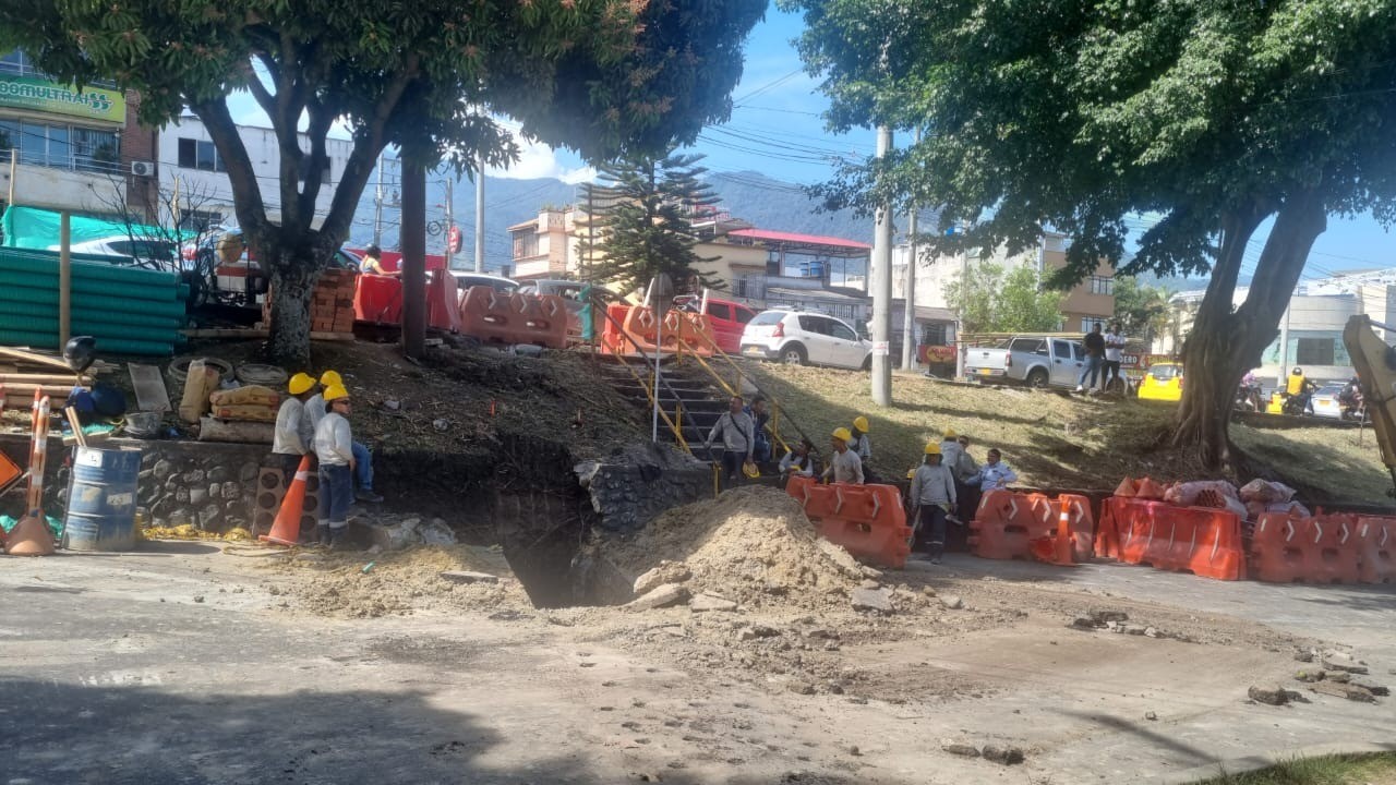 Comerciantes de la calle 60 desesperados por demoras en las obras del puente