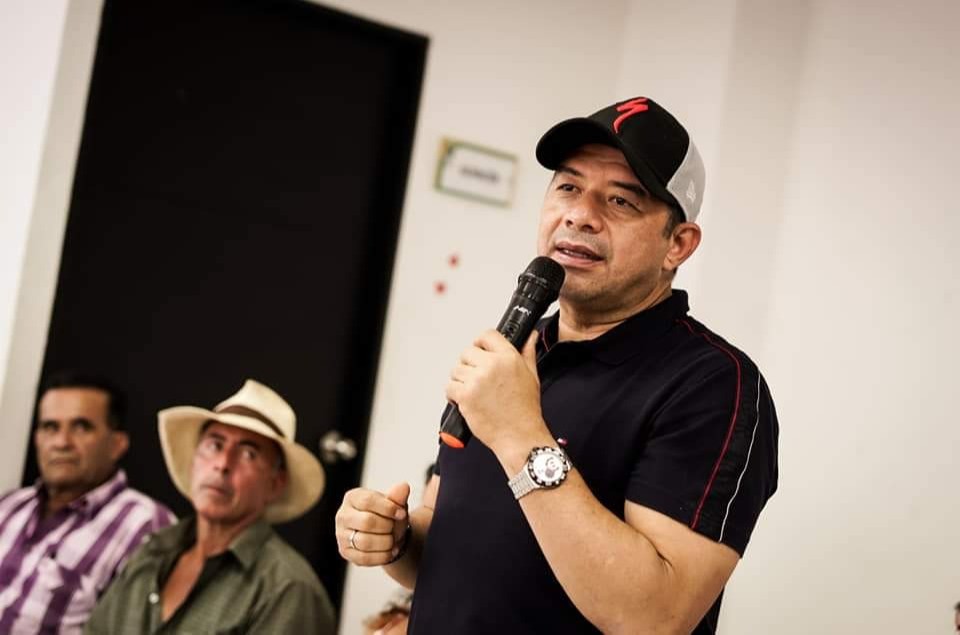 Congresista tolimense radicó proyecto para bajar los sueldos en las tres ramas del poder