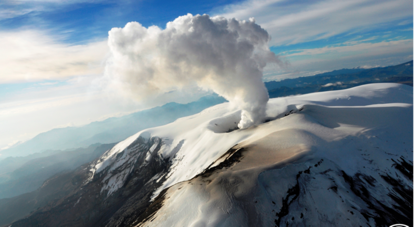Continúa registro de sismicidad de fracturamiento de roca al interior del volcán