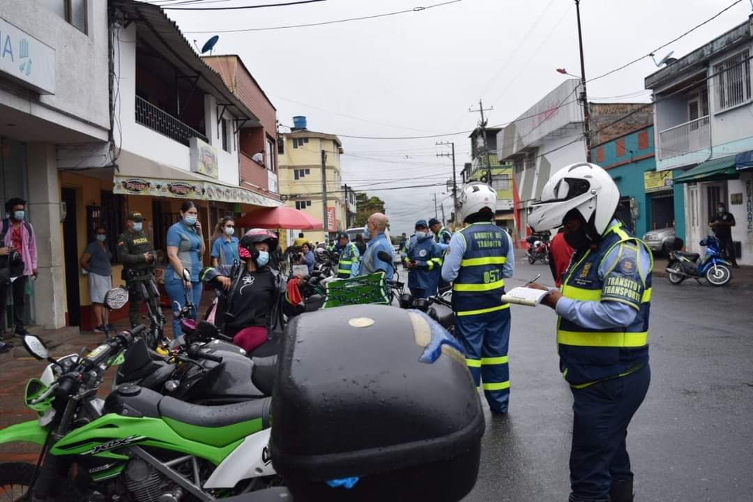 ¡Ojo lo pillan mal parqueado! Continúan fuertes operativos en Ibagué