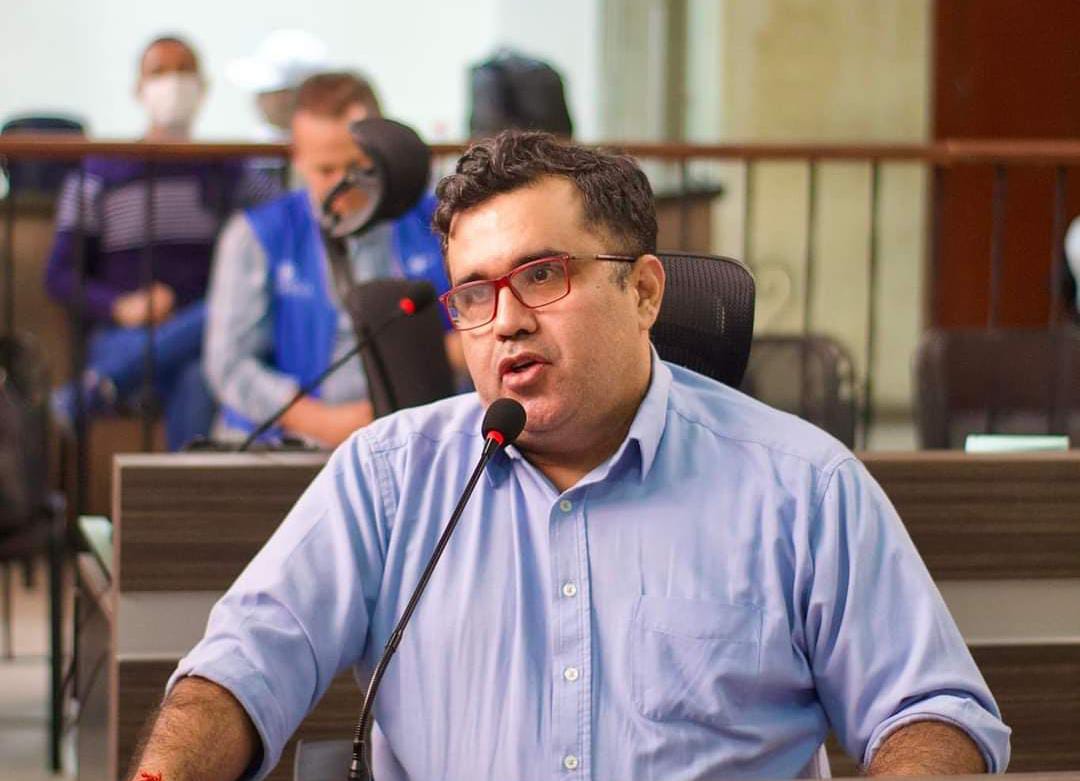 Correa denuncia que funcionarios de la Alcaldía habrían contratado delincuentes para agredirlo