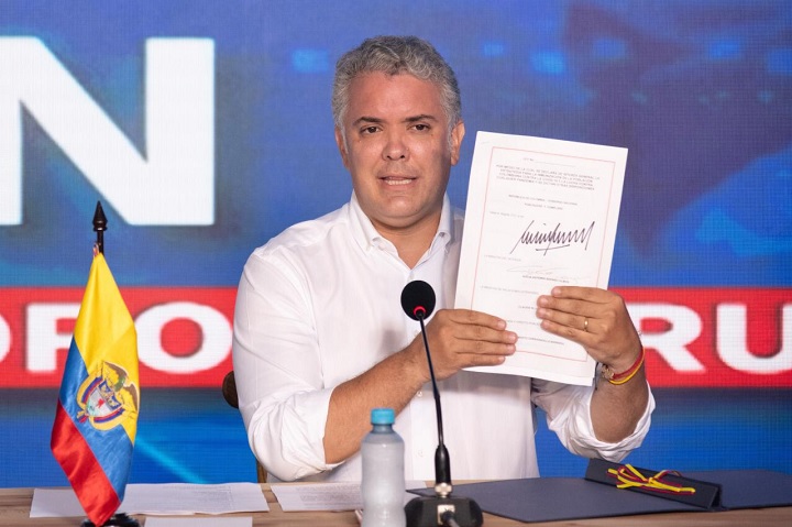 Duque sancionó en Ibagué la ley de vacunas contra el covid-19