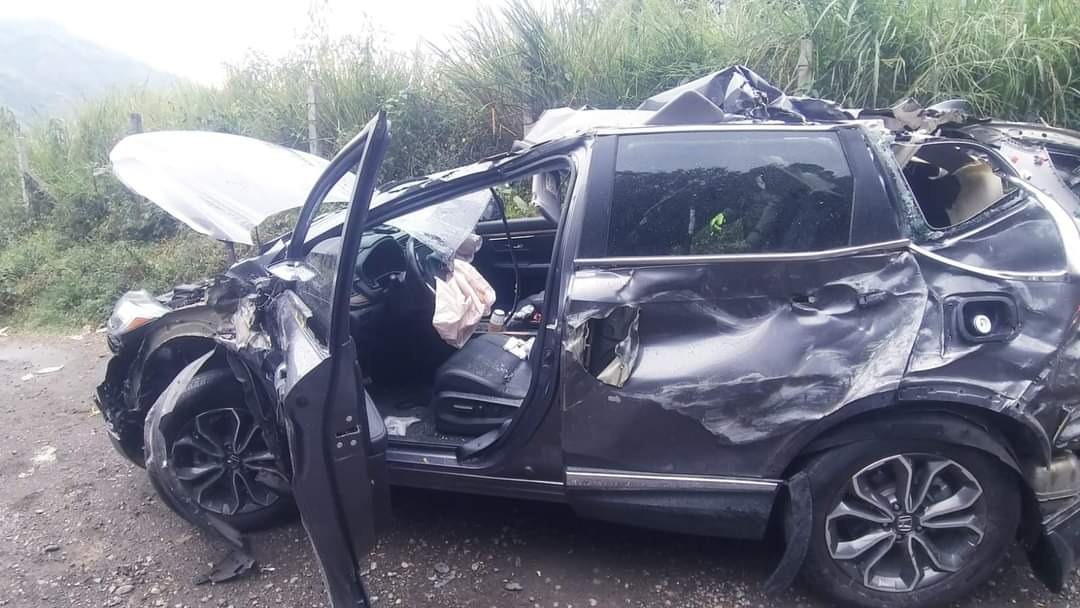 De milagro se salvaron los ocupantes de una camioneta que se accidentó en La Línea